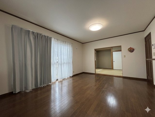 柏市みどり台　中古戸建　平成7年築　の居間・リビング