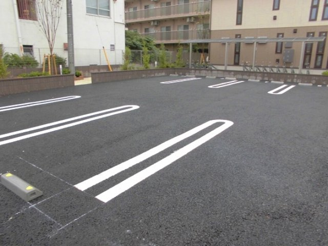 ビヴェールの駐車場