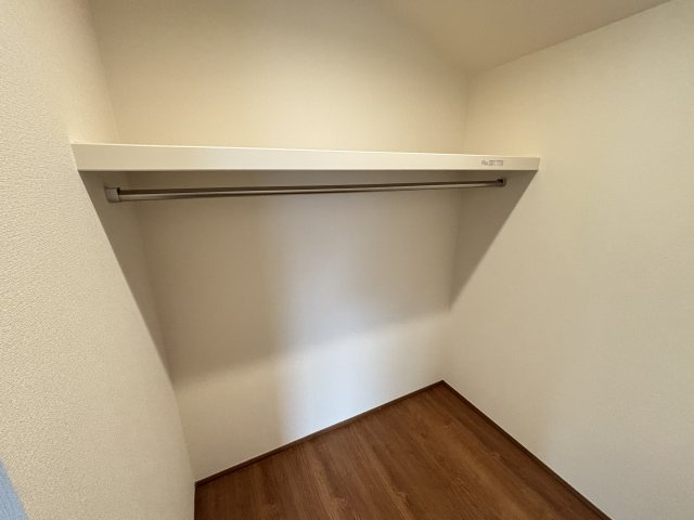 収納豊富なウォークインクローゼット