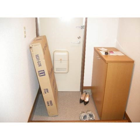 SurplusTwoライフの玄関
