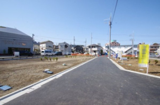 【前面道路含む現地写真】