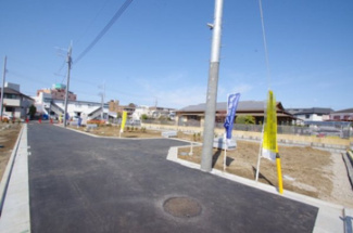 【前面道路含む現地写真】