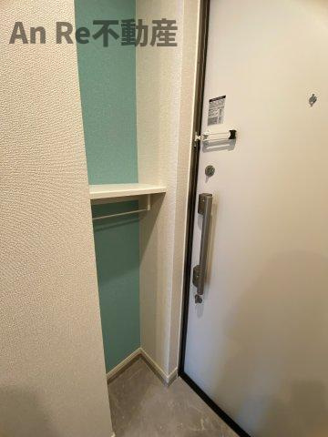 さいたま市緑区大字大門のアパートの玄関