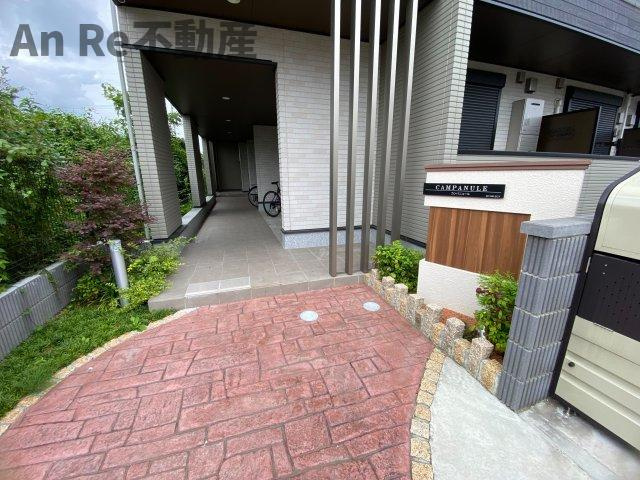 さいたま市緑区大字大門のアパートのエントランス