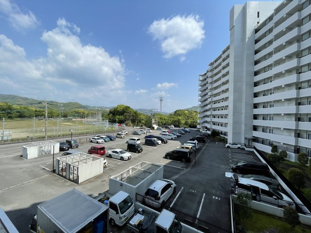フォーレ東望の駐車場