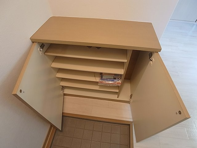 ビーラインミフネ1号館の玄関|玄関にはシューズＢＯＸ完備