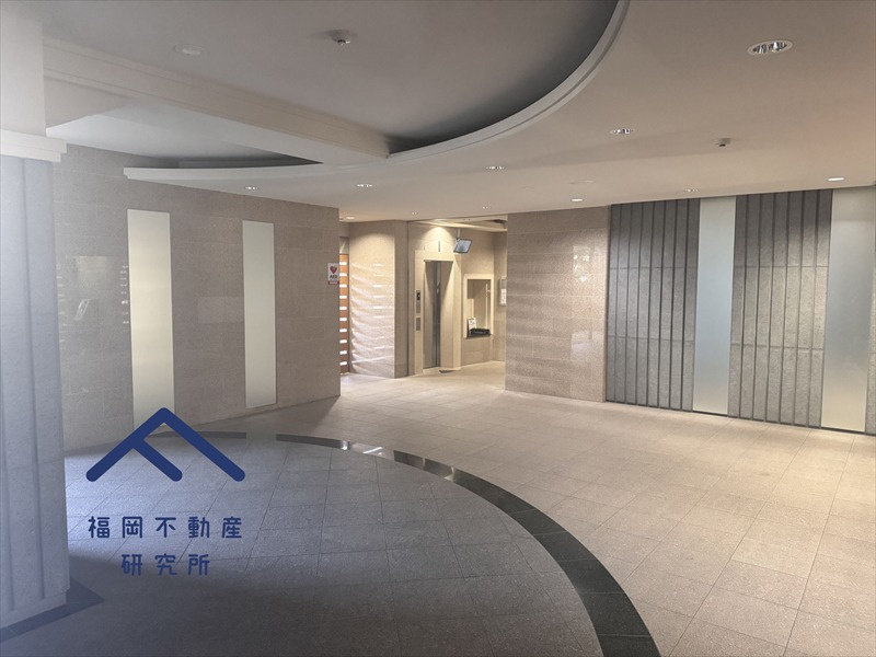 アンピール西新のエントランス
