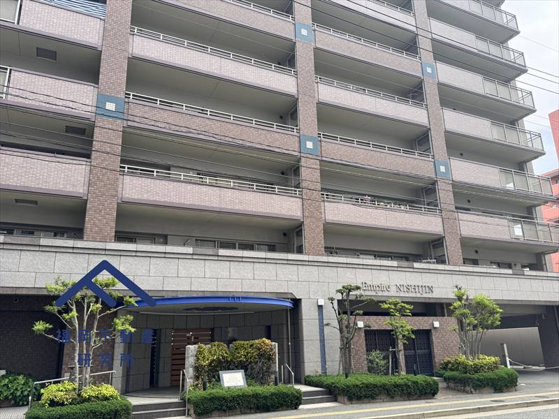 アンピール西新の外観