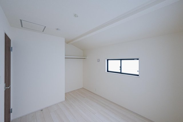 ブルーミングガーデン豊見城市豊見城3号棟の洋室