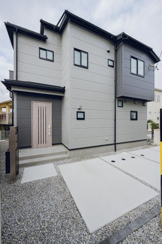 ブルーミングガーデン豊見城市豊見城3号棟の外観