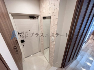 【その他】 | カシータ須磨板宿 | エコカッラトを施された玄関♪調湿機能や脱臭効果に優れて快適な空間を維持できます♪