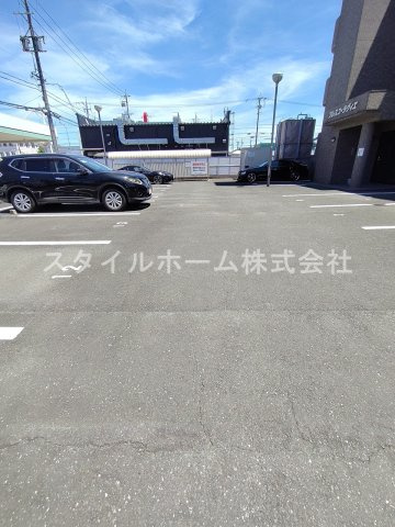 フレスコラヴィエの駐車場