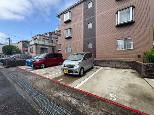 クレール北浜の駐車場