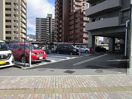 D’クラディア西原駅前の駐車場