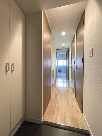 【玄関】プレサンス丸の内城雅