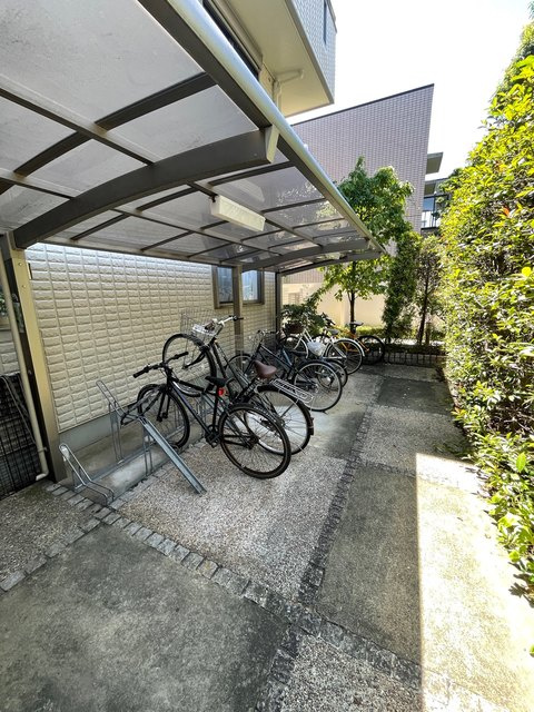 グランドヒルズ代沢のその他共用部分|屋根付き駐輪場