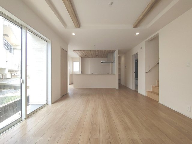 ブルーミングガーデン豊見城市豊見城4号棟の居間・リビング