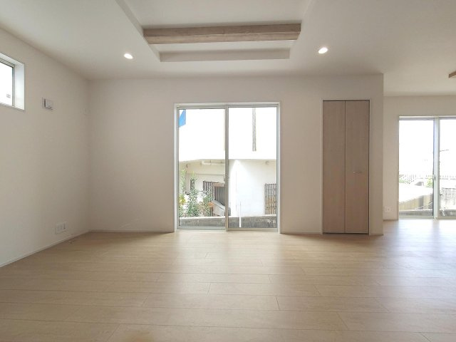 ブルーミングガーデン豊見城市豊見城4号棟の居間・リビング