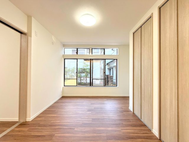 戸塚区戸塚町　中古戸建ての洋室|◆子どものスタディ空間として、あるいは書斎やホビールームとして生活スタイルに合わせて使えるプライベートルーム。居心地のいい落ち着いたインテリアが似合います。
