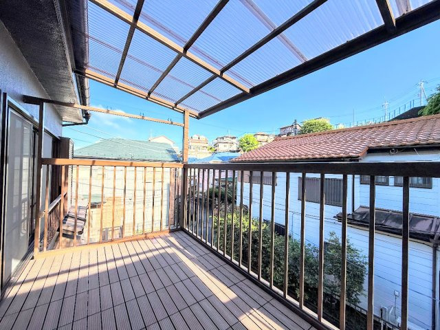 戸塚区戸塚町　中古戸建てのバルコニー|◆日当たり良好なバルコニー！毎日のお洗濯にも嬉しいですね！