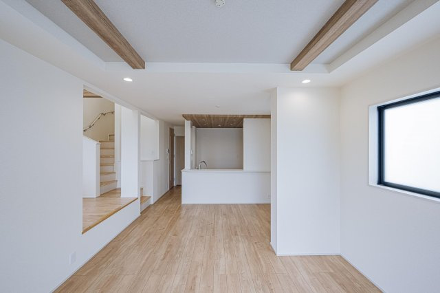 ブルーミングガーデン豊見城市豊見城5号棟の居間・リビング