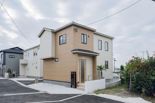 ブルーミングガーデン豊見城市豊見城5号棟の外観