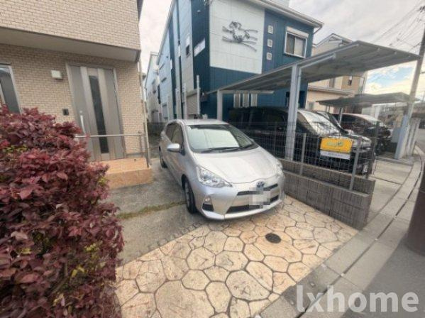 メゾンソレイユ　Ａの駐車場