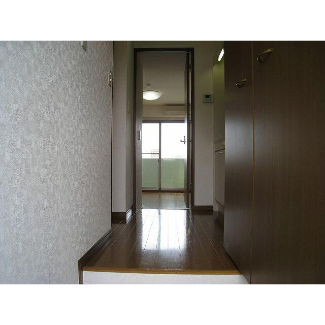 アンプルール　ベトン　川口の玄関