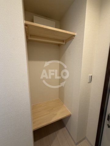 大阪ドーム前九条南ビルの収納|大阪ドーム前九条南ビル　　クローゼット