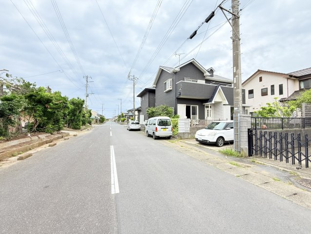 神栖市土合本町中古戸建の前面道路含む現地写真