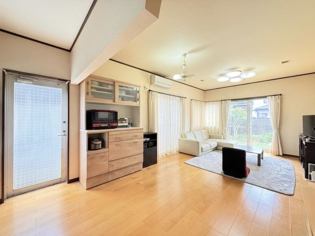 神栖市土合本町中古戸建の居間・リビング