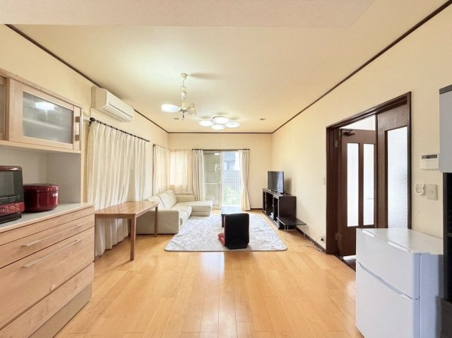 神栖市土合本町中古戸建の居間・リビング