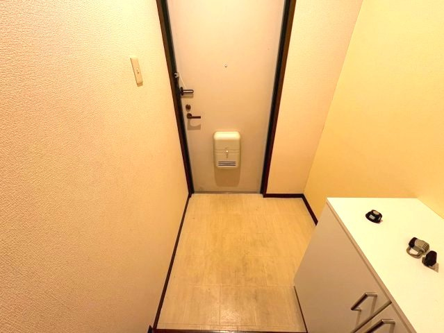 マンションウメノの玄関