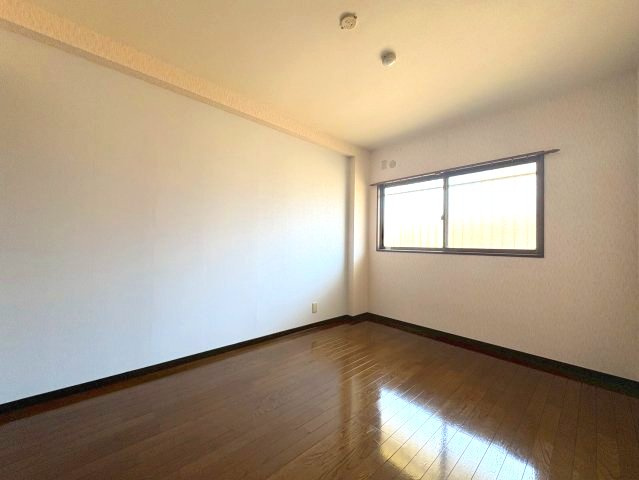マンションウメノの洋室