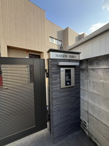【エントランス】 | MAISON HIRO | オートロック、TVインターホン完備でセキュリティ面も安心です