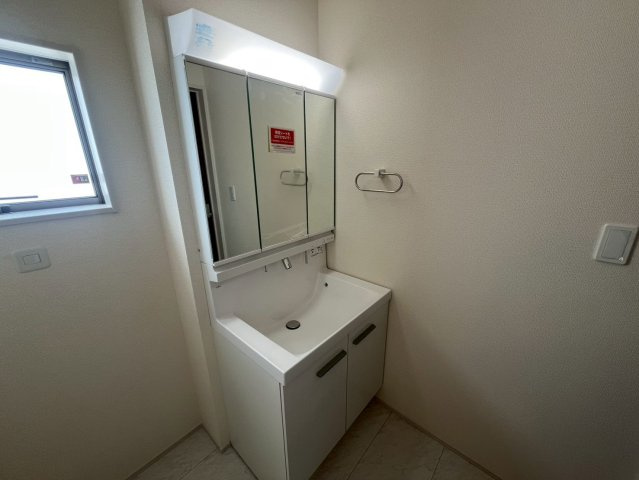 うるま市前原新築戸建て 1号棟（全10棟）の独立洗面台