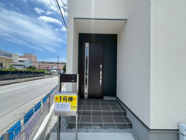 うるま市前原新築戸建て 1号棟（全10棟）の玄関|TVインターフォン