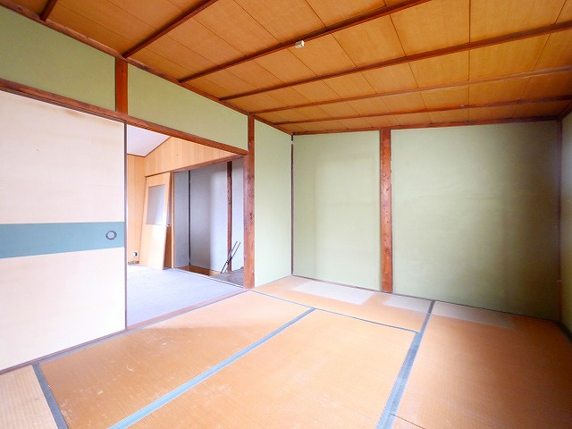 三条添川戸建賃貸の和室|柔らかい畳が心地よい和室