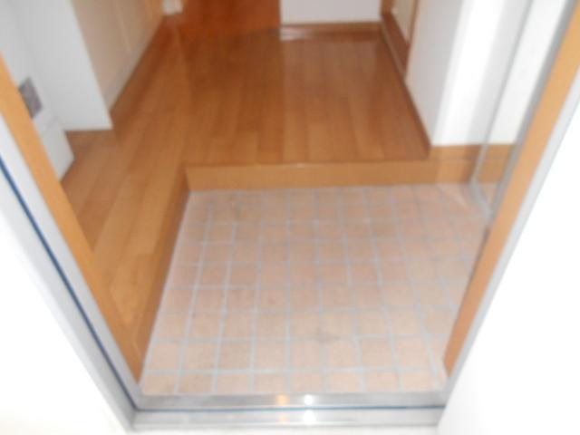 センチュリーパーク広住町の玄関