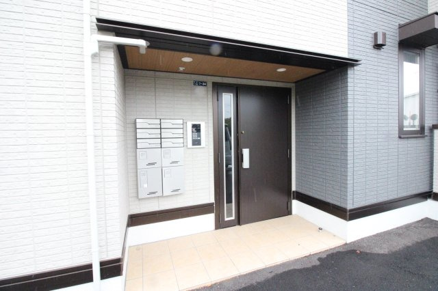 【エントランス】 | セルフィーユ平井 | 清潔なエントランスです
