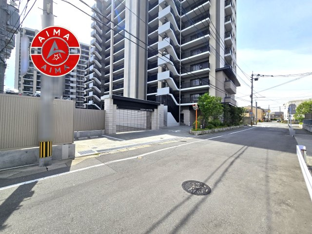 ブライトクロス博多SOUTHの外観|前面道路含む現地写真です。