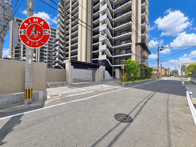ブライトクロス博多SOUTHの外観|前面道路含む現地写真です。