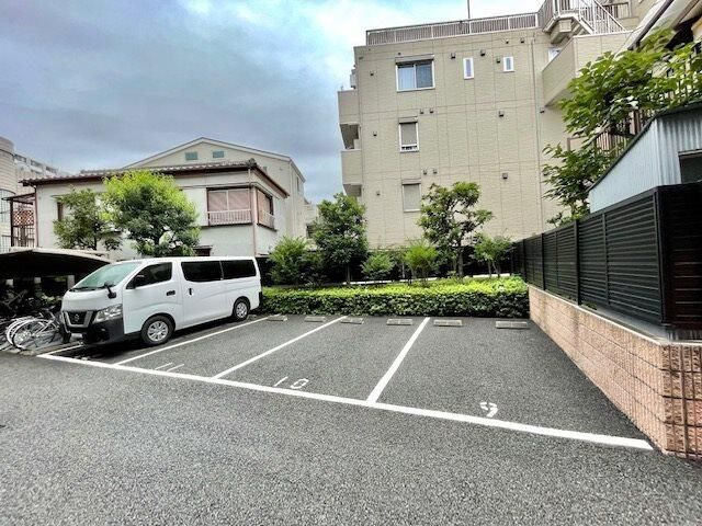 レジディア池袋の駐車場