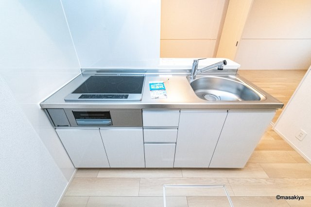 ルシエールのキッチン|写真は同じ建築会社の同タイプの物です。色、仕様は異なります。