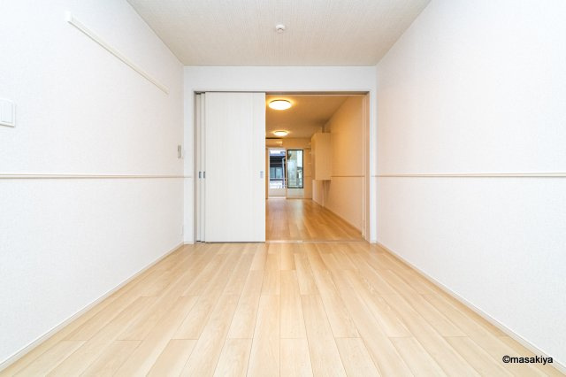 ルシエールの洋室|写真は同じ建築会社の同タイプの物です。色、仕様は異なります。