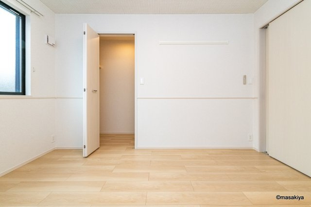 ルシエールの洋室|写真は同じ建築会社の同タイプの物です。色、仕様は異なります。