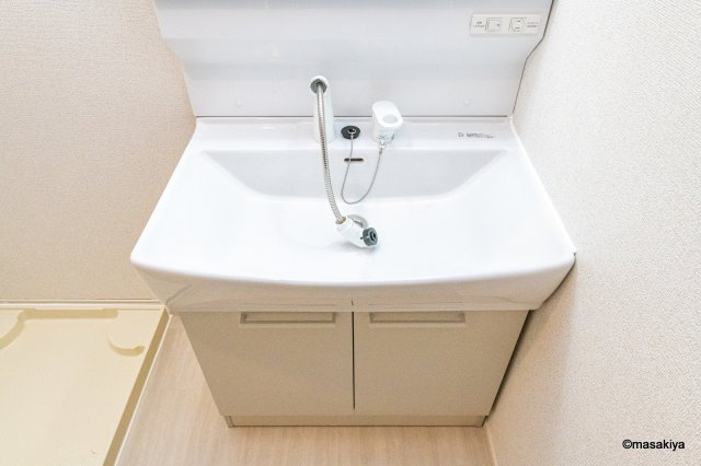 ルシエールの洗面所|写真は同じ建築会社の同タイプの物です。色、仕様は異なります。