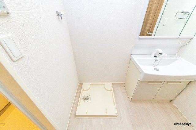 ルシエールの洗面所|写真は同じ建築会社の同タイプの物です。色、仕様は異なります。