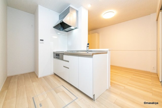 ルシエールのキッチン|写真は同じ建築会社の同タイプの物です。色、仕様は異なります。