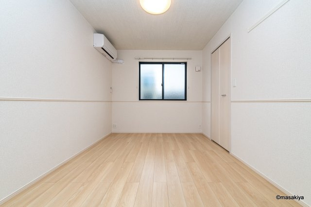 ルシエールの洋室|写真は同じ建築会社の同タイプの物です。色、仕様は異なります。